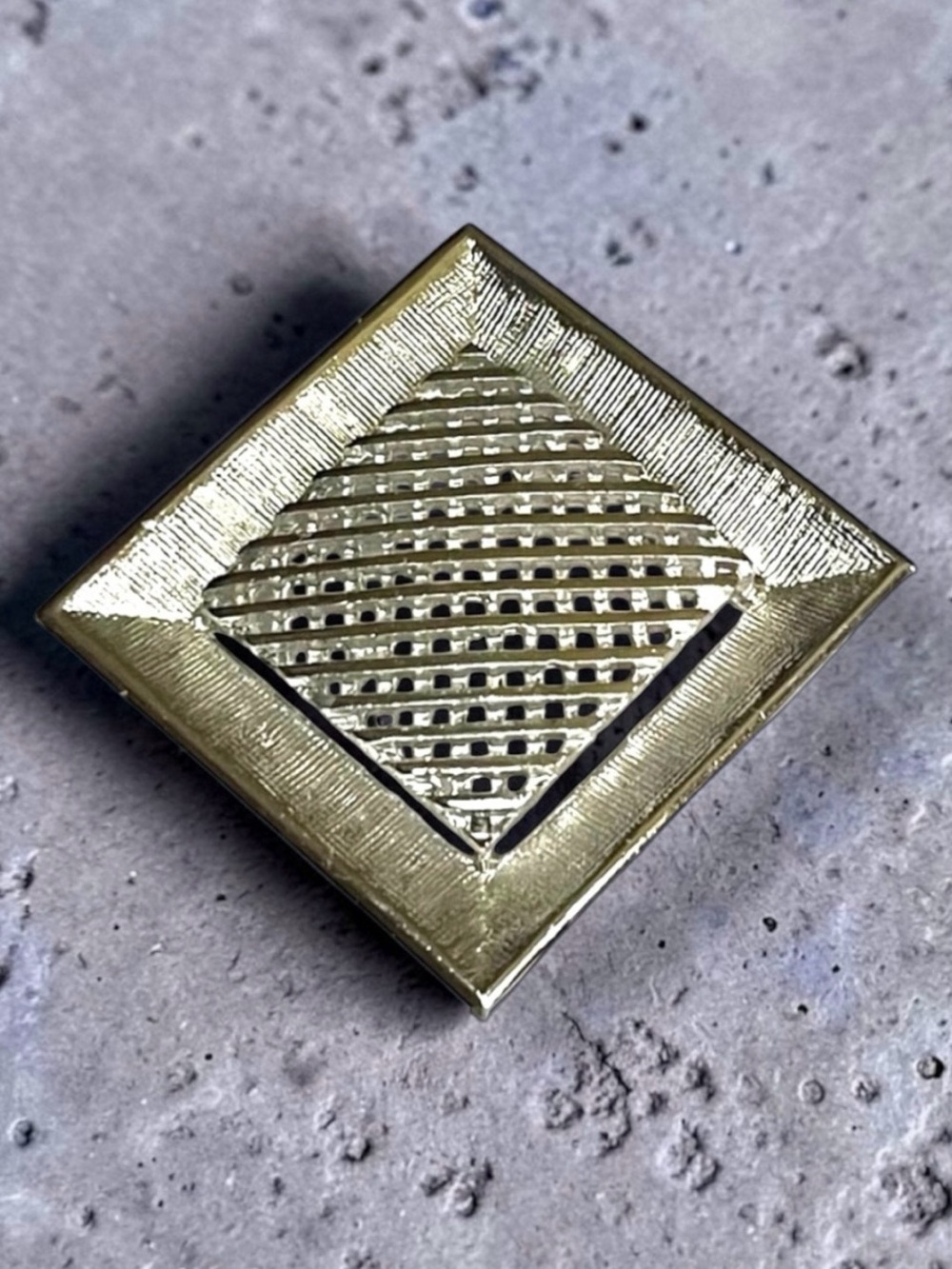 Fashionable Vintage Sarah Coventry Silver Tone 1971 Criss Cross Brooch